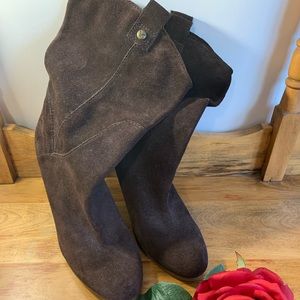 Suede boots size 9